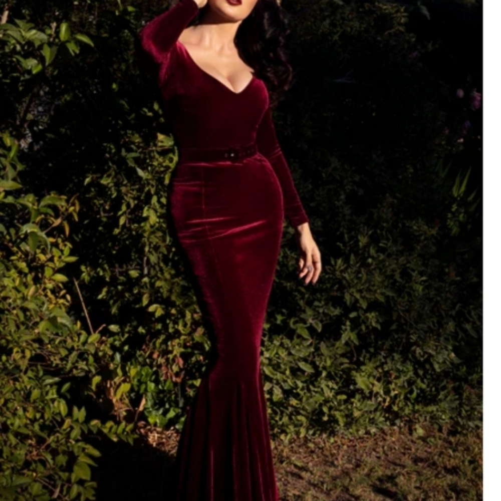 La Femme en Noir by Micheline Pitt Size M Medium Oxblood velvet gown NWT vixen